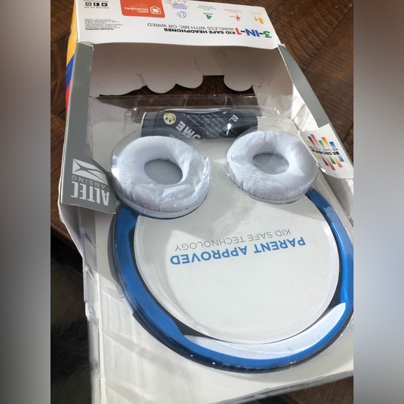 Altec Lansing 3-in-1 Kid Friendly Volume Limiting Over Ear Headphones and Mic - Picture 5 of 6